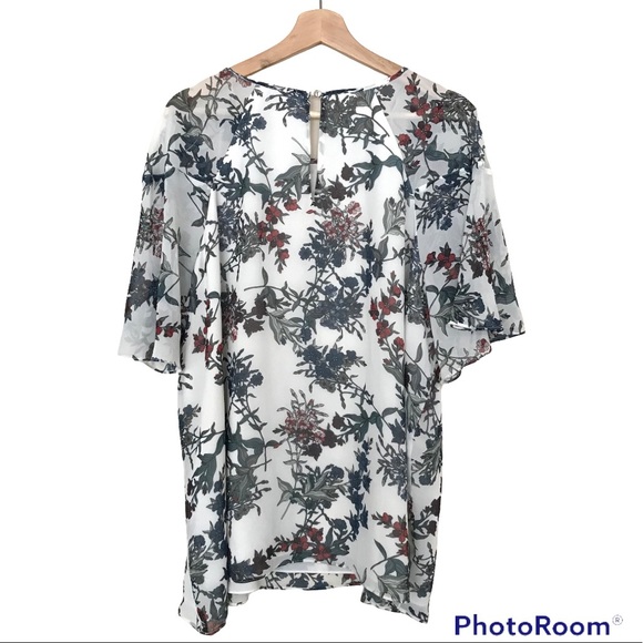 Vince Camuto Floral Flutter Sleeve Blouse | White Lined Top | Blue Red Flowers - Picture 10 of 16